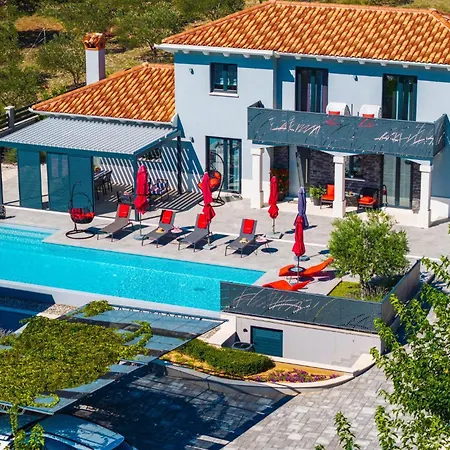 Casa Grigia Tatil Evi